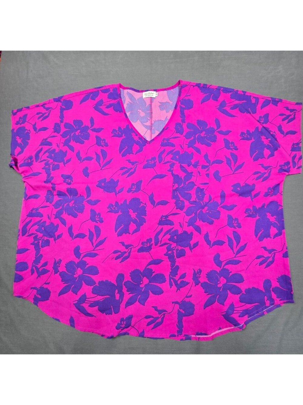 Shop The Mint Womens XL Pink & Purple Floral V-Neck Top